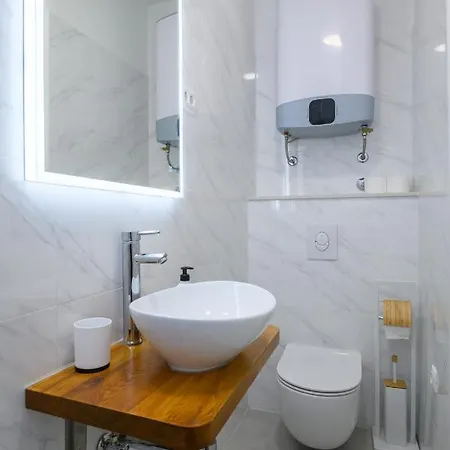 Emaro Ντουμπρόβνικ